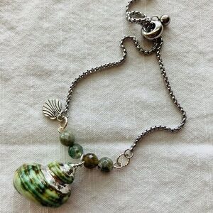 Green Shell Pendant Bracelet Handmade
